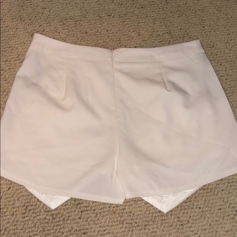White skort - Picture 2 of 3